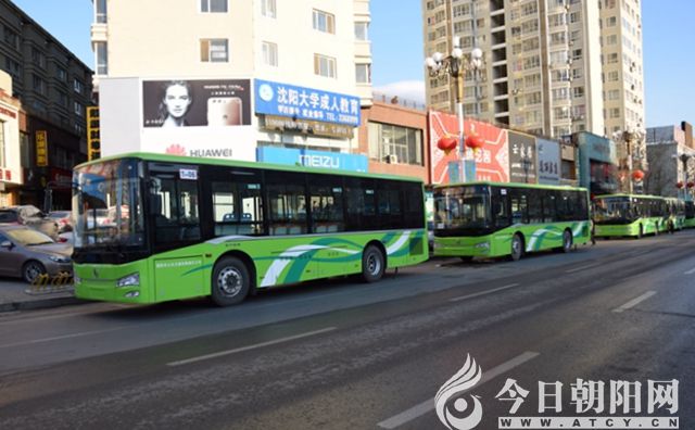 朝阳市公交公司中心城区燃油公交车更新为气电混合动力公交车