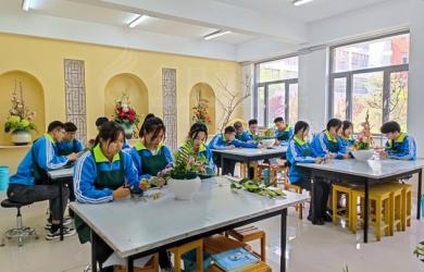 中共中央办公厅 国务院办公厅印发《关于进一步减轻义务教育...