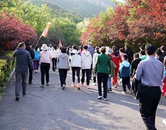 以脚步丈量山川 用团结铸就不凡—朝阳市中心医院凤凰山登山活动圆满落幕